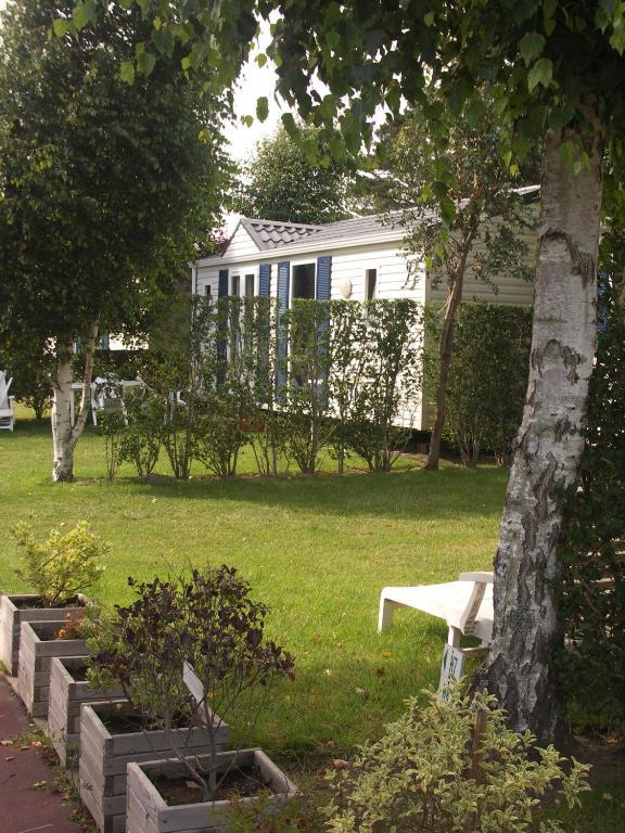 Camping De La Baie 호텔 라트리니트쉬르메르 외부 사진